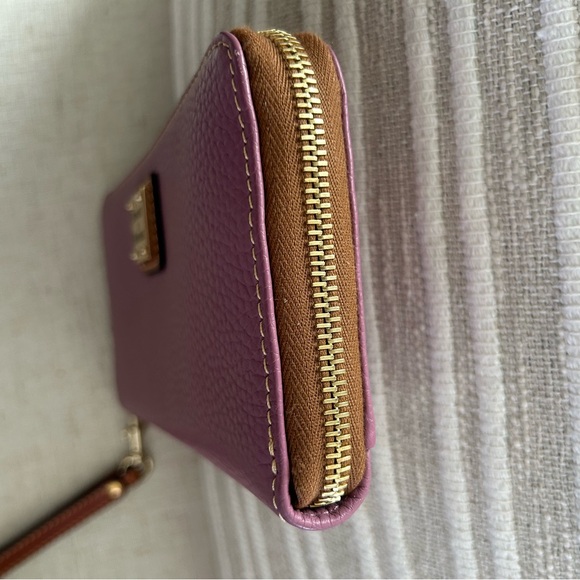 Dooney & Bourke Mauve Leather zip Wallet wristlet - Picture 4 of 7